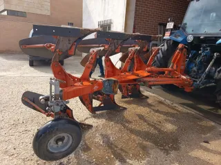 Vertedera Kuhn 3 cuerpos