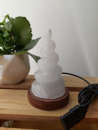Lampada in Selenite spirale con base in legno USB