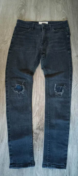 Pantalón vaquero Bershka negro desgastado