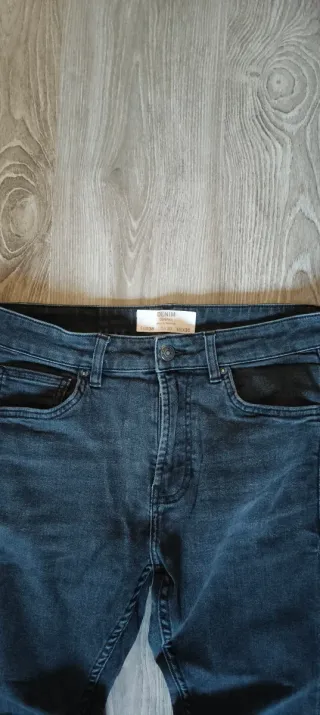 Pantalón vaquero Bershka negro desgastado