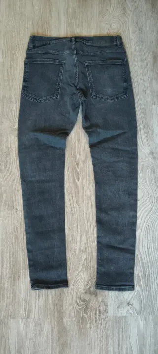 Pantalón vaquero Bershka negro desgastado