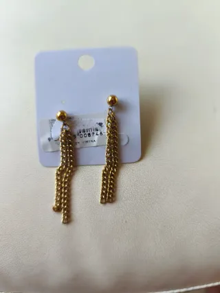 Pendientes largos dorados