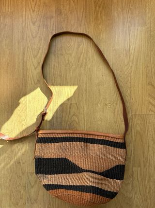 Bolso de ratán y piel