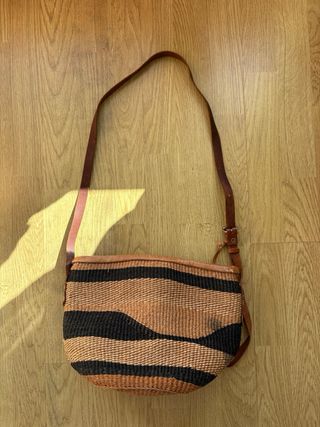 Bolso de ratán y piel