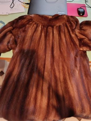 Abrigo antiguo de pelo marrón