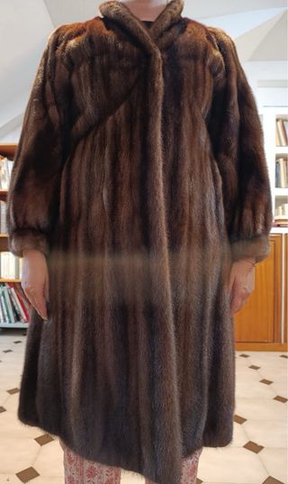 Abrigo antiguo de pelo marrón