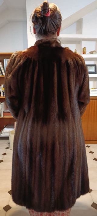 Abrigo antiguo de pelo marrón
