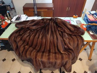 Abrigo antiguo de pelo marrón