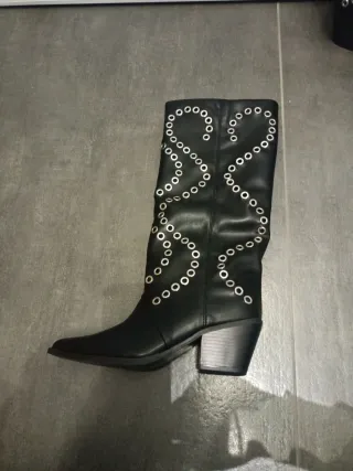 Stivali La Flor neri con borchiette in metallo