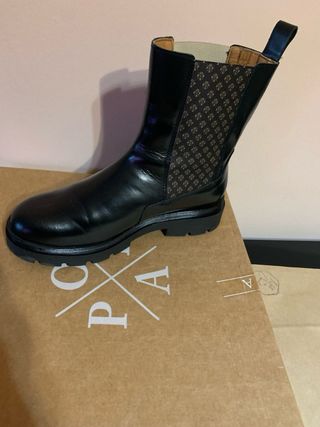 Botas Chelsea Negras con Estampado