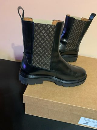 Botas Chelsea Negras con Estampado