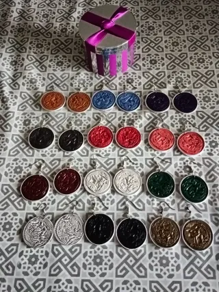 12 pares pendientes + joyero