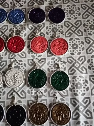 12 pares pendientes + joyero