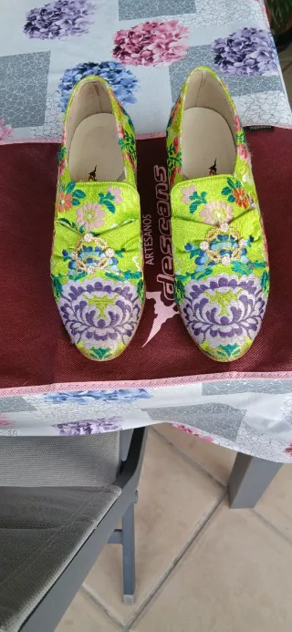 Zapatos de fallera bordados