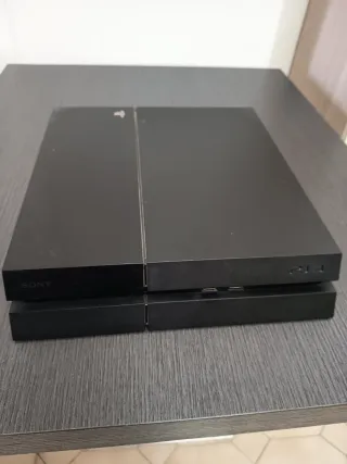 Playstation 4 + 2 Joypad