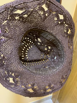 Sombrero de paja tejido con adornos