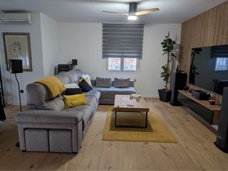 Sofá chaise longue con canapé y 2 puffs