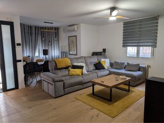 Sofá chaise longue con canapé y 2 puffs