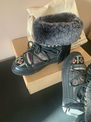 Botas con pelo y bordado étnico