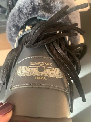 Botas con pelo y bordado étnico