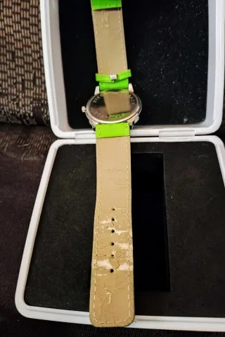 Reloj de cuarzo verde WMG
