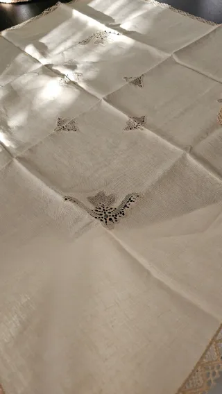 Piccola tovaglia lino pizzo Cantù beige