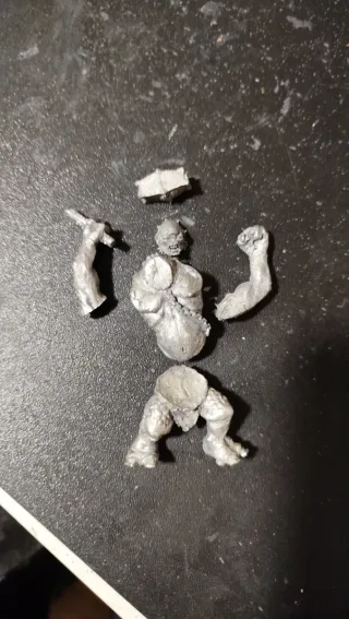 Troll de las cavernas con peana 50mm