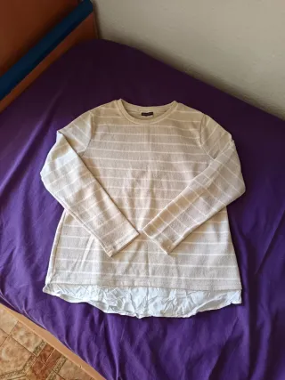 Jersey con camisa falsa beige y blanco