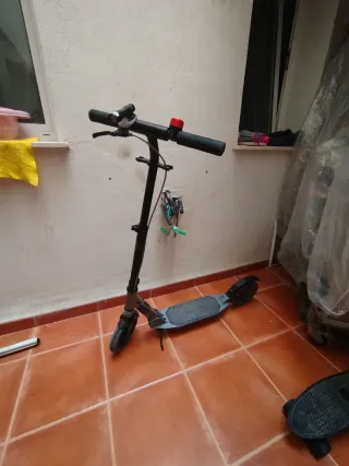 Patinete plegable negro corre mucho patín normal