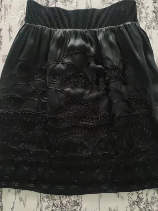 Falda Mango negra bordados