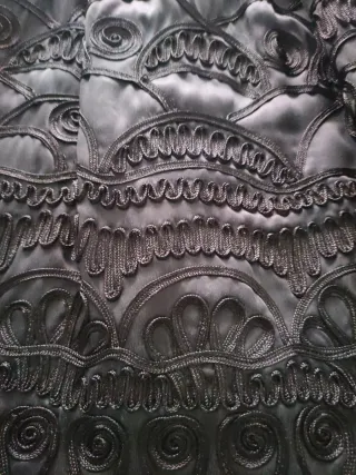 Falda Mango negra bordados