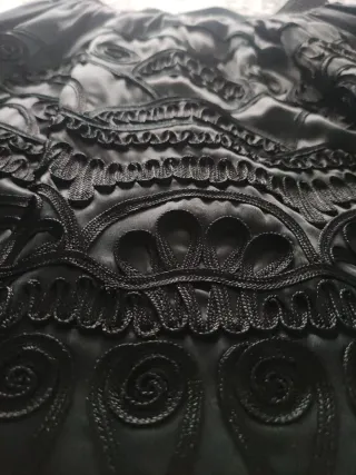 Falda Mango negra bordados