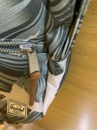 Mochila Herschel hojas verde y blanco