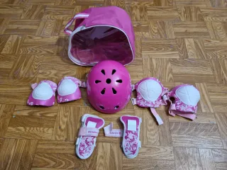 Casco y protecciones infantil rosa