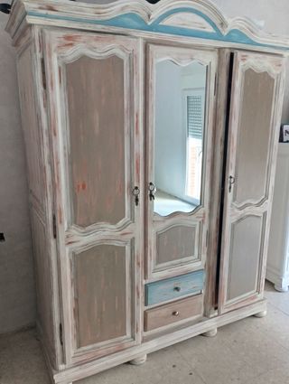 Armario vintage multicolor con espejo