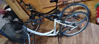 Bicicleta de montaña azul