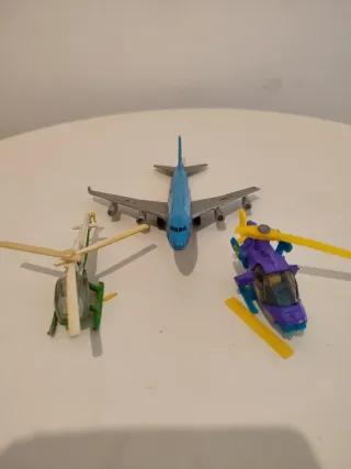 Lote avión y dos helicópteros juguete vintage
