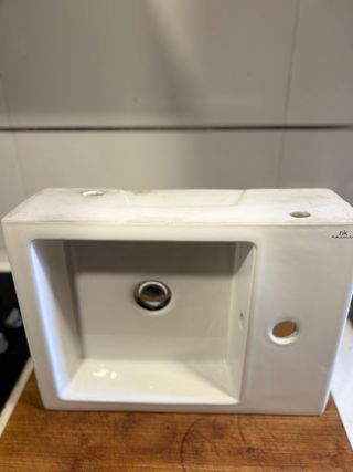 Lavabo de baño de porcelana blanco