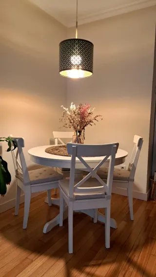 Mesa extensible y 4 sillas