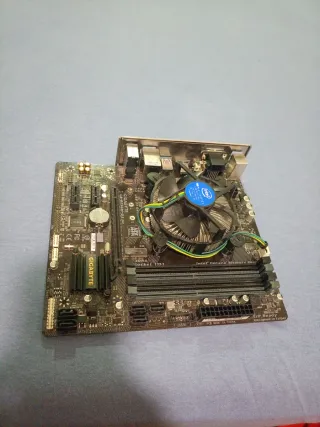 Combo procesador + Placa Base G GA-B250M-DS3 y pro