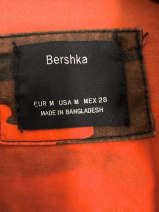 Cazadora camuflaje Bershka roja y marrón