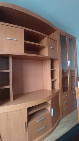 Mueble salón con vitrinas y cajones