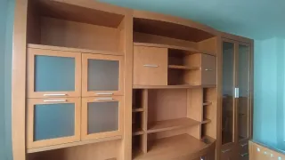 Mueble salón con vitrinas y cajones