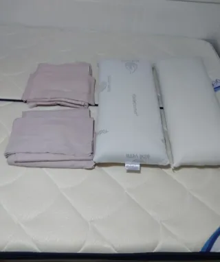 2 colchones+2 sábanas+2 almohadas+ 1 cubrecolchón