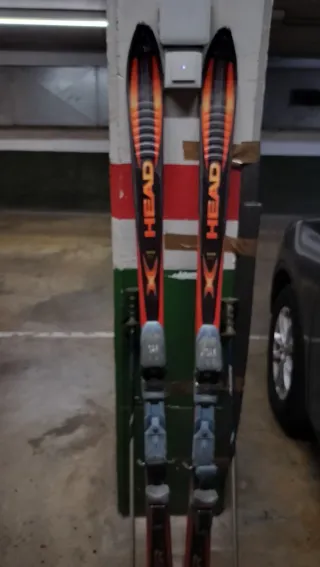 Esquís Head con fijaciones y palos