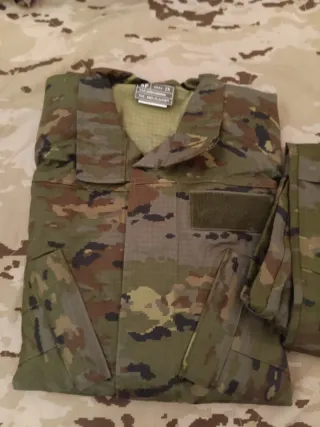 Uniforme militar camuflaje español 1N