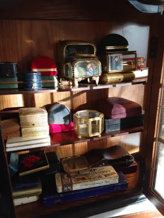 Vetrinetta vintage nero e oro