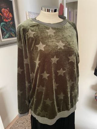 Sudadera terciopelo verde estrellas