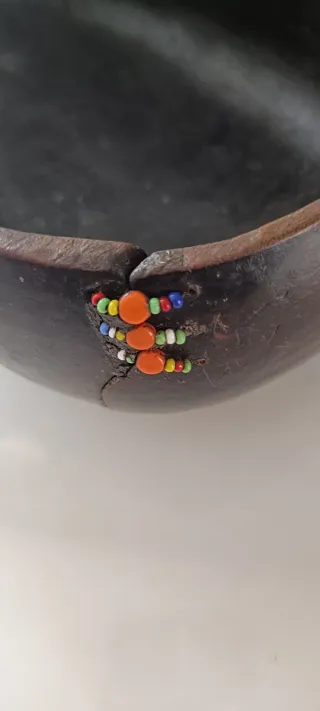 Ciotola Masai in legno con perline