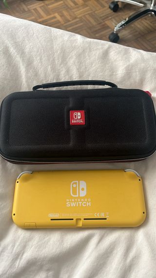 Nintendo Switch Lite Amarillo
